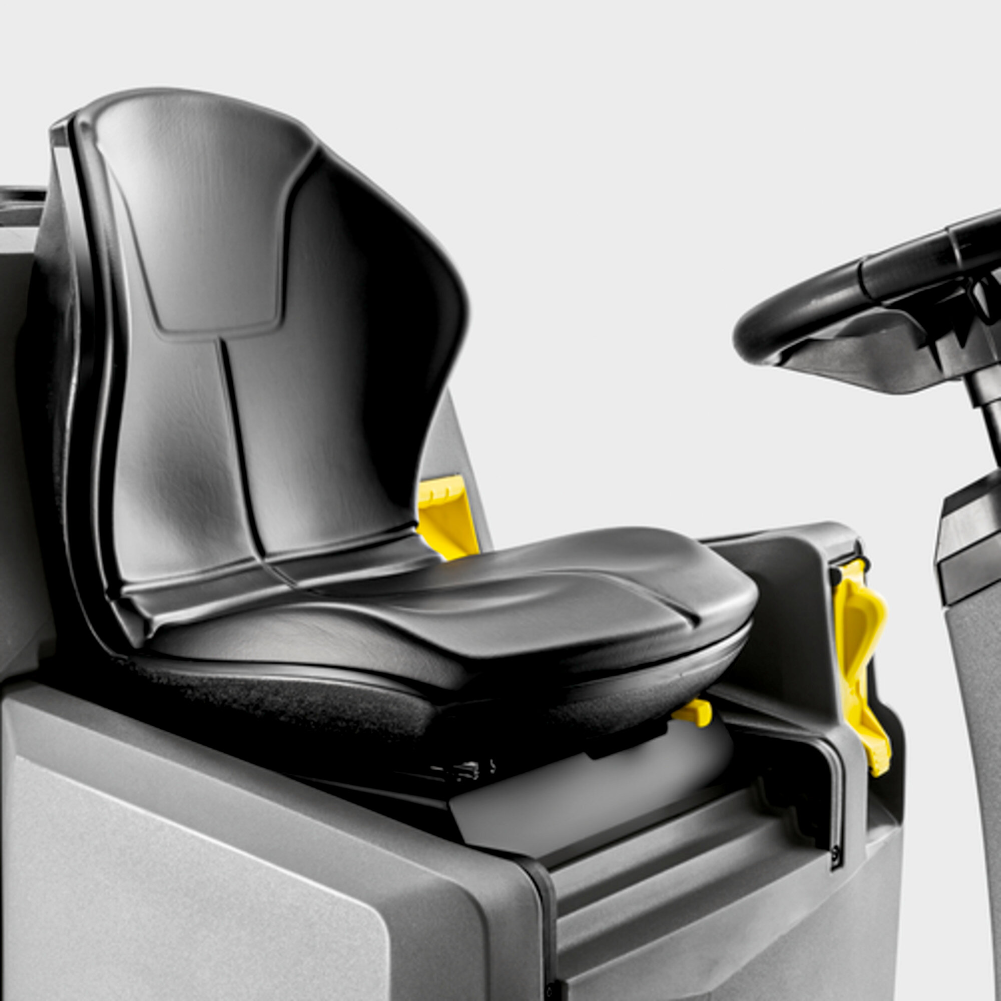 Підлогомийна машина B 110 R Bp + дискова щіткова голова D75: Регульоване за висотою сидіння