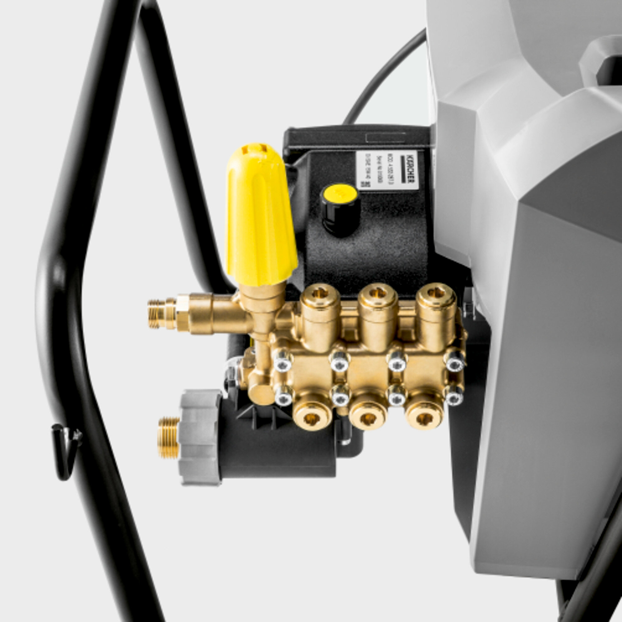 Апарат високого тиску HD 10/25-4 S Classic: Потужний і міцний насос з кривошипно-шатунним механізмом, із латунною головкою та поршнями з керамічними втулками.