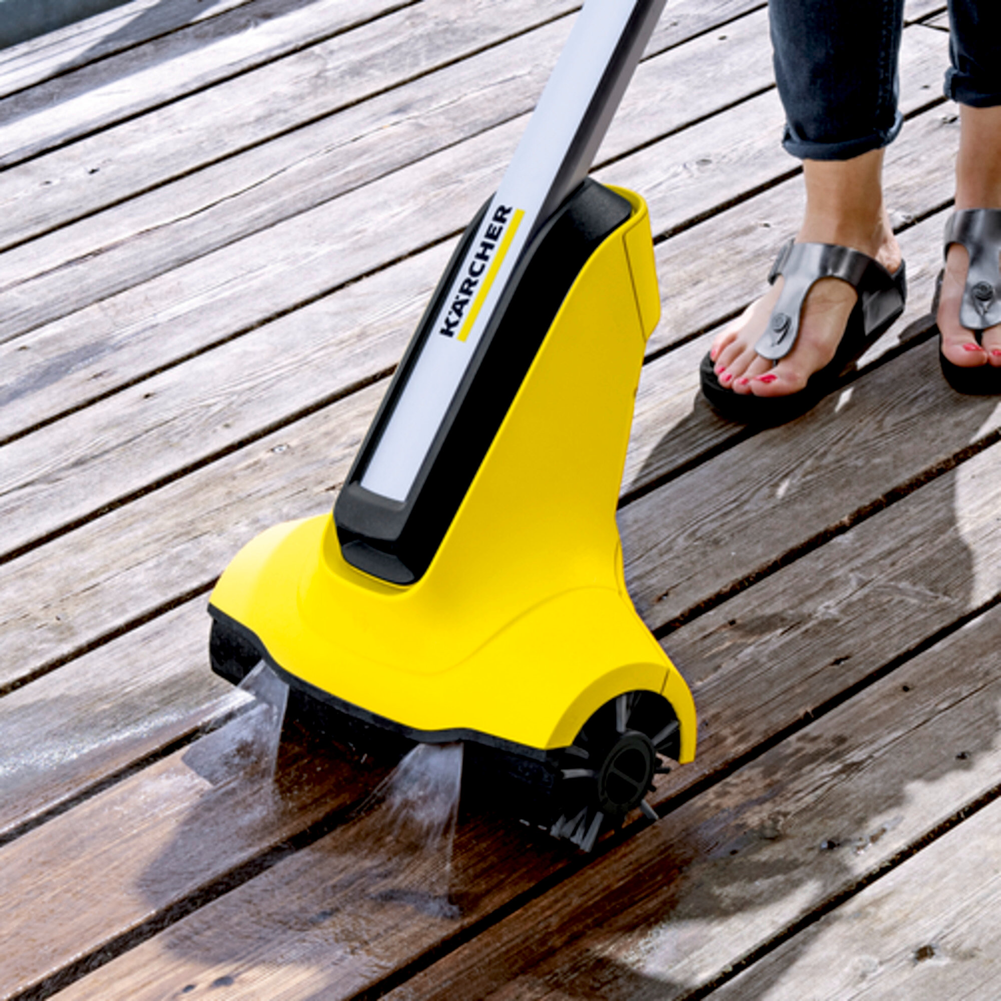 Апарат для чищення терас PCL 4 patio cleaner: Дві насадки над роликовими щітками
